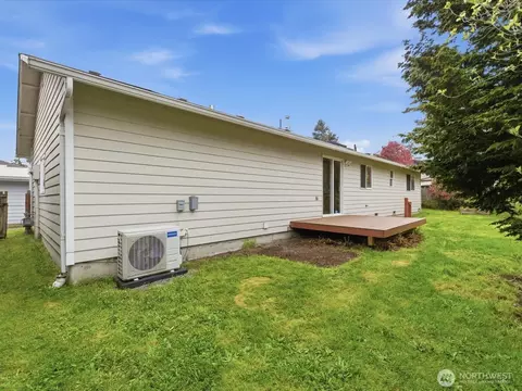 Exterior - 6000 Cady Rd, Everett, WA 98203 photo 6 of 9