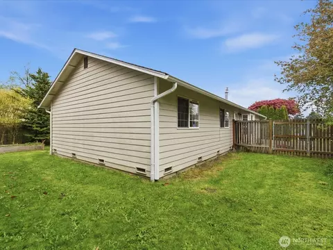 Exterior - 6000 Cady Rd, Everett, WA 98203 photo 3 of 9
