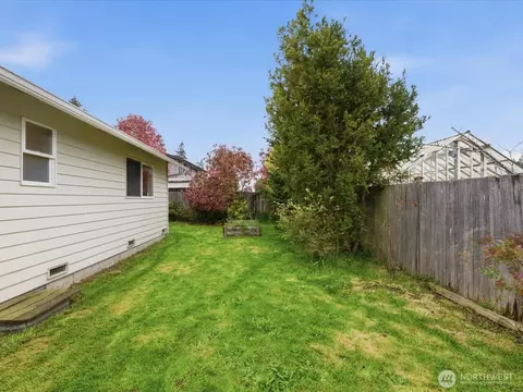 Exterior - 6000 Cady Rd, Everett, WA 98203 photo 5 of 9