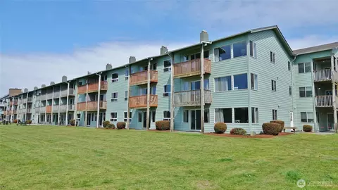 643 Ocean Shores Blvd NW #102, Ocean Shores, WA 98569