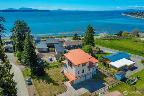 8285 Sunset St, Blaine, WA 98230
