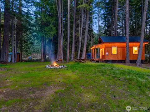 18120 Sunland Dr, Lake Wenatchee, WA 98826