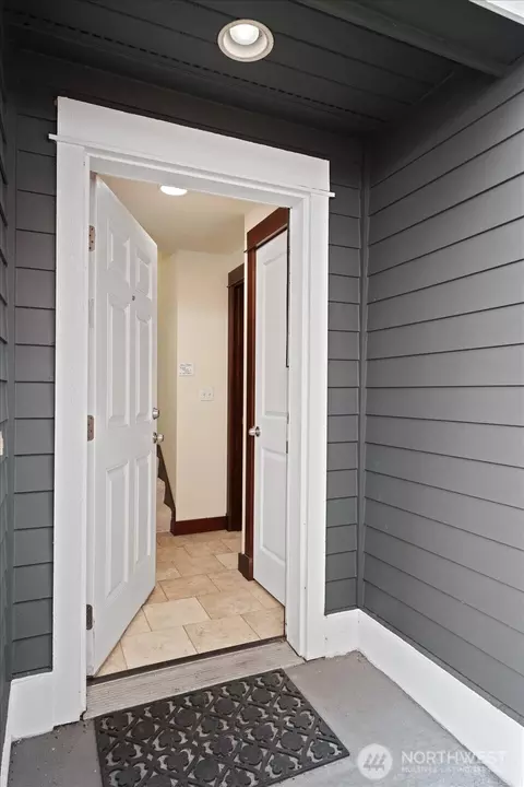 2205 NE 92nd St, Seattle, WA 98115