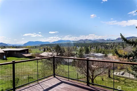 417 Perry St, Winthrop, WA 98862