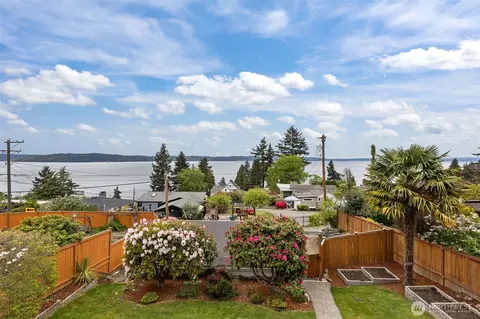 8450 E Side Dr NE, Tacoma, WA 98422