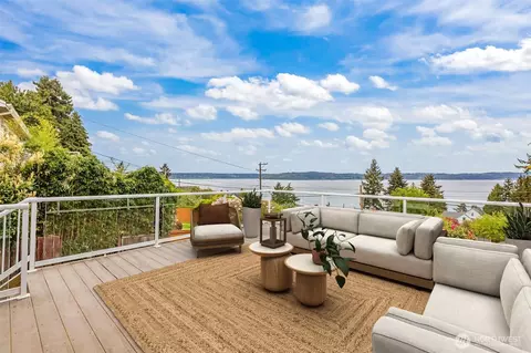8450 E Side Dr NE, Tacoma, WA 98422