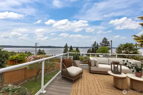 8450 E Side Dr NE, Tacoma, WA 98422