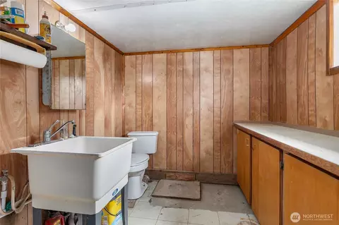 Bath - 3257 E Badger Rd, Everson, WA 98247 photo 3 of 3