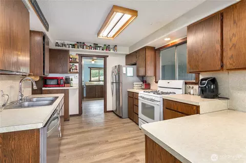 Kitchen - 3257 E Badger Rd, Everson, WA 98247 photo 2 of 3
