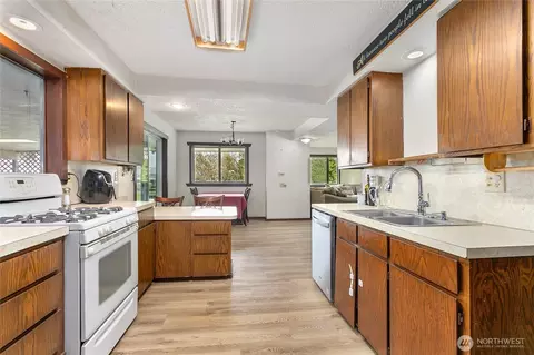 Kitchen - 3257 E Badger Rd, Everson, WA 98247 photo 3 of 3