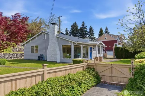 21204 3rd Ave S, Des Moines, WA 98198