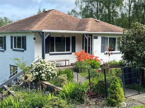 959 Barnhart St, Raymond, WA 98577