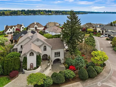 8496 NE Woodland Cove Dr, Kirkland, WA 98034