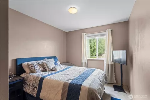 Bedroom - 1305 185th St E, Spanaway, WA 98387 photo 3 of 4