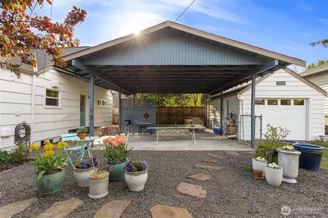 Exterior - 2718 E 11th St, Bremerton, WA 98310 photo 2 of 5