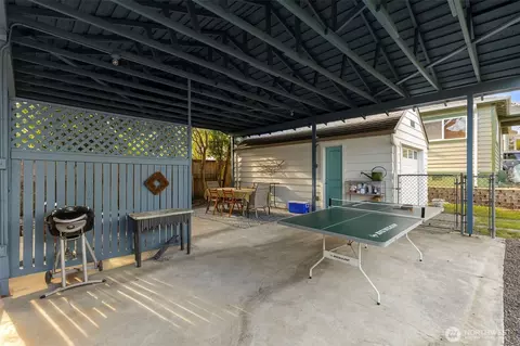 Exterior - 2718 E 11th St, Bremerton, WA 98310 photo 3 of 5