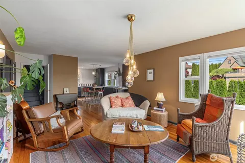 Living - 2718 E 11th St, Bremerton, WA 98310 photo 4 of 5