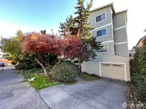 731 N 94th St #8, Seattle, WA 98103