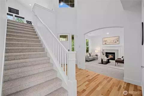 Entry Way - 18521 40th Ave SE, Bothell, WA 98012 photo 3 of 4