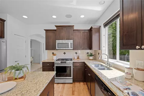 Kitchen - 18521 40th Ave SE, Bothell, WA 98012 photo 2 of 5