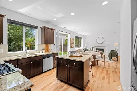 Kitchen - 18521 40th Ave SE, Bothell, WA 98012 photo 4 of 5