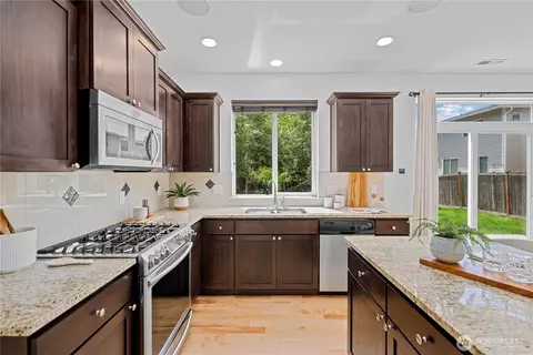 Kitchen - 18521 40th Ave SE, Bothell, WA 98012 photo 3 of 5