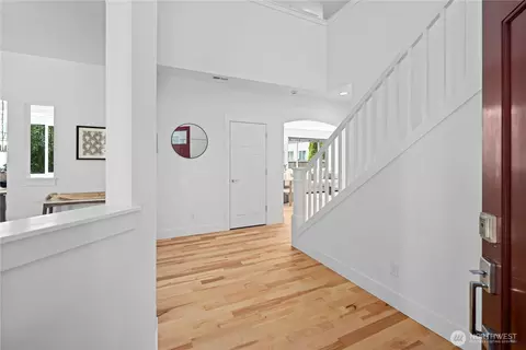 Entry Way - 18521 40th Ave SE, Bothell, WA 98012 photo 2 of 4