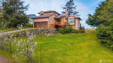 2345 W Beach Rd, Oak Harbor, WA 98277