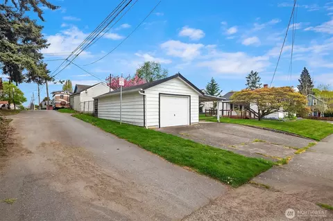 Exterior - 2230 Oakes Ave, Everett, WA 98201 photo 6 of 7