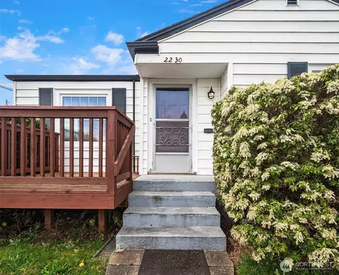 Exterior - 2230 Oakes Ave, Everett, WA 98201 photo 2 of 7