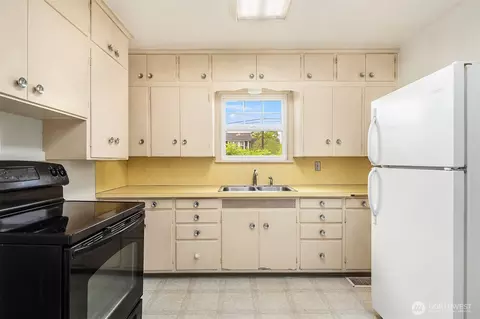 Kitchen - 2230 Oakes Ave, Everett, WA 98201 photo 1 of 2