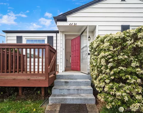 Exterior - 2230 Oakes Ave, Everett, WA 98201 photo 3 of 7