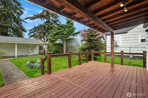 Exterior - 2230 Oakes Ave, Everett, WA 98201 photo 4 of 7