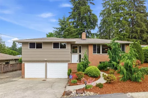 826 Maplewood Ave, Kent, WA 98030