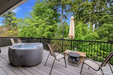 826 Maplewood Ave, Kent, WA 98030