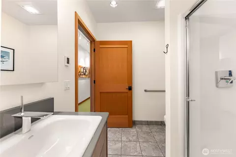 Bath - 1013 Riverside Ave, Twisp, WA 98856 photo 4 of 5