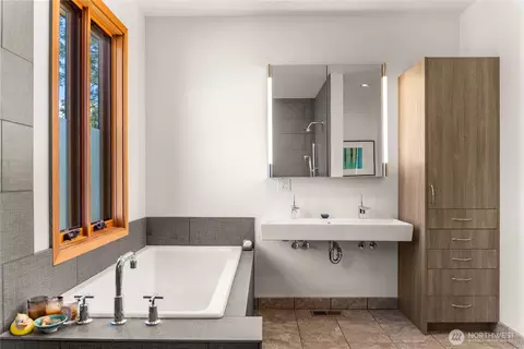 Bath - 1013 Riverside Ave, Twisp, WA 98856 photo 3 of 5