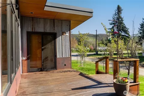 Exterior - 1013 Riverside Ave, Twisp, WA 98856 photo 6 of 8