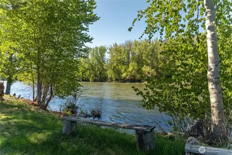View/Area - 1013 Riverside Ave, Twisp, WA 98856 photo 1 of 4
