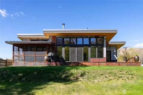 1013 Riverside Ave, Twisp, WA 98856