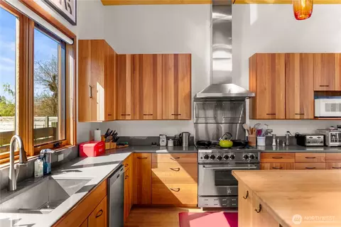 Kitchen - 1013 Riverside Ave, Twisp, WA 98856 photo 2 of 3