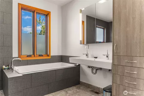 Bath - 1013 Riverside Ave, Twisp, WA 98856 photo 1 of 5