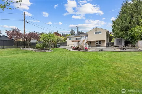 Exterior - 747 Olympic Ave, Edmonds, WA 98020 photo 9 of 11