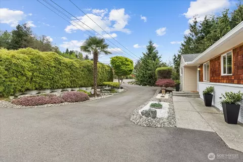 Exterior - 747 Olympic Ave, Edmonds, WA 98020 photo 10 of 11