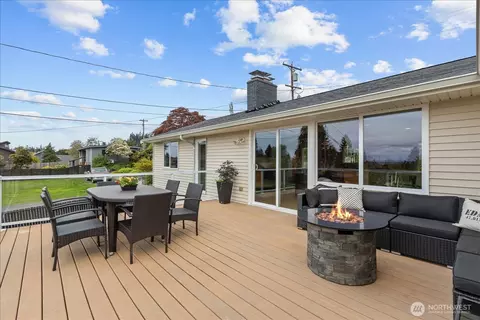 Exterior - 747 Olympic Ave, Edmonds, WA 98020 photo 3 of 11