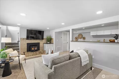 Living - 747 Olympic Ave, Edmonds, WA 98020 photo 1 of 1