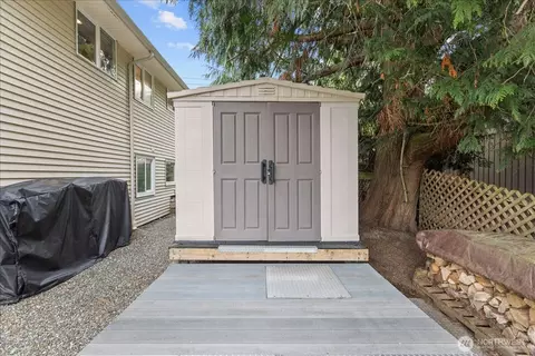 Exterior - 747 Olympic Ave, Edmonds, WA 98020 photo 8 of 11