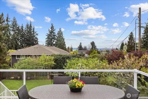 Exterior - 747 Olympic Ave, Edmonds, WA 98020 photo 4 of 11