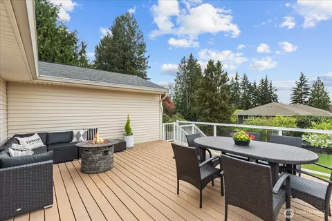 Exterior - 747 Olympic Ave, Edmonds, WA 98020 photo 2 of 11