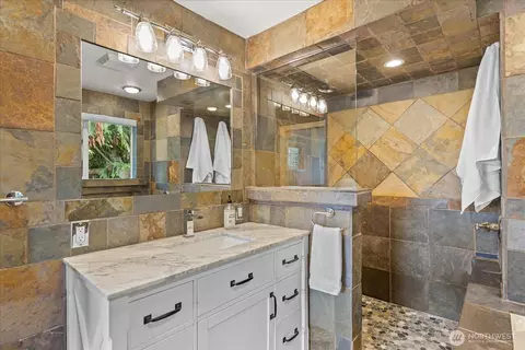 Bath - 747 Olympic Ave, Edmonds, WA 98020 photo 2 of 4